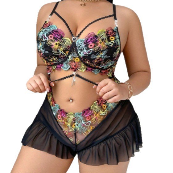 Sheer Mesh Floral Embroidery Bra Set - Plus Size Lingerie